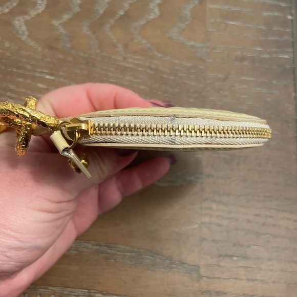 Louis Vuitton Keychain Coin Pouch - Picture 4 of 8